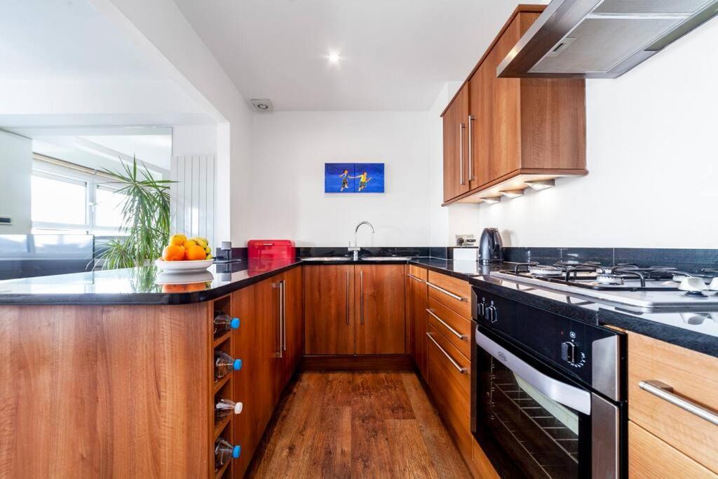 Appartamento Amazing 2br Flat With View, Bethnal Londra